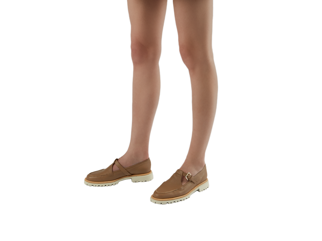 Sporty slipper with cut out