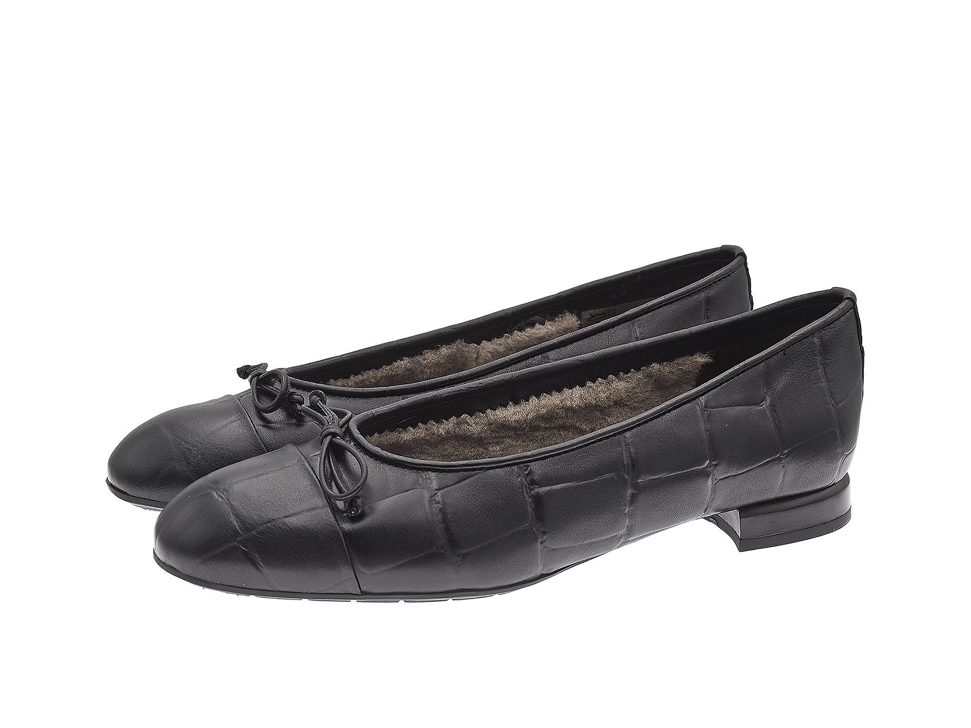 Lambskin lined ballerina in textured leather