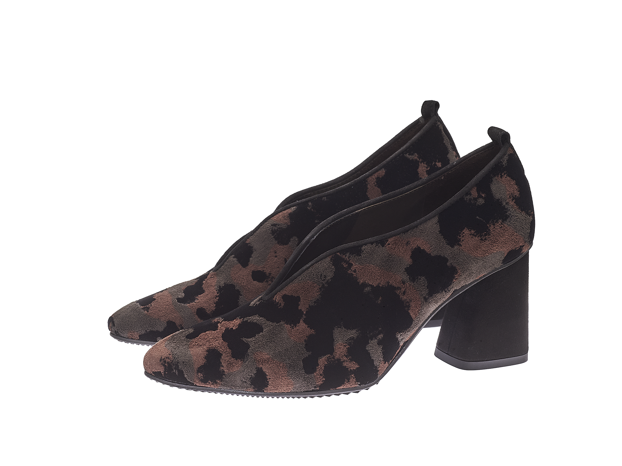 Pumps mit besonderem Ausschnitts in Camouflage