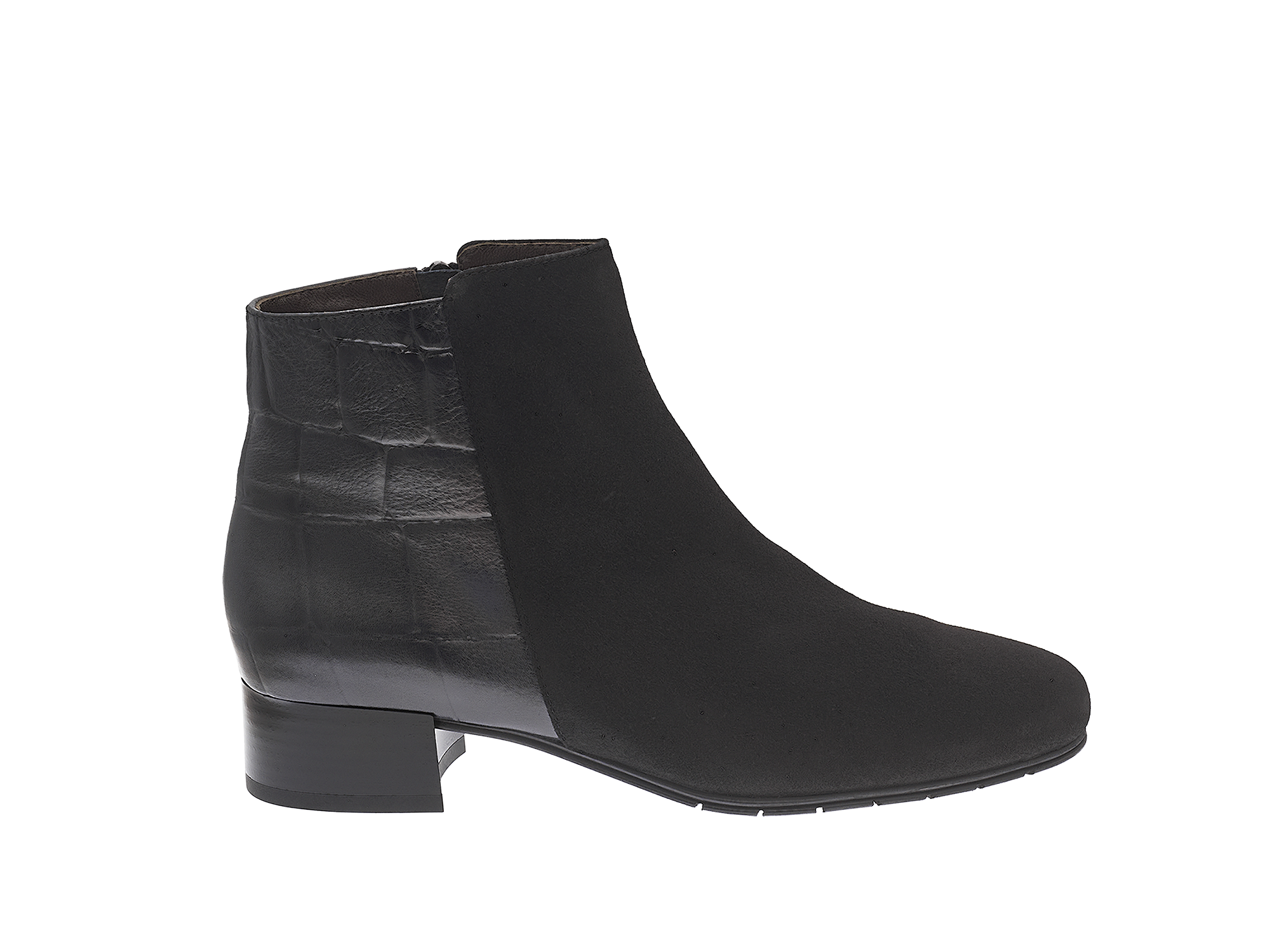 Stiefelette mit schwarzem Materialmix